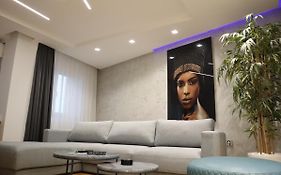 House Of Mac Apartments